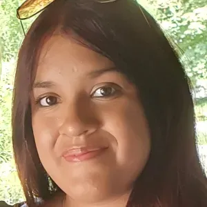 Niñera en Zaragoza con estudios de Magisterio y experiencia