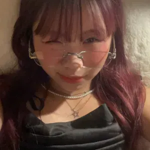 Dynamique, souriante et aime les enfants