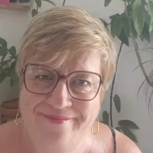 Jeune MAMIE passionnée d 'orthographe