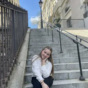 Baby-sitter souriante et motivée!