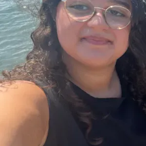 Baby-sitter disponible dès maintenant 