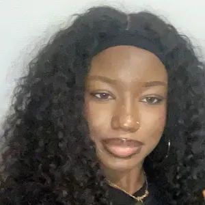 Baby sitter disponible à Paris et au alentours 