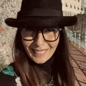 Cerco lavoro come assistente familiare/badante per anziani.
