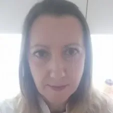 Emepregada doméstica, todo o serviço, de casa.