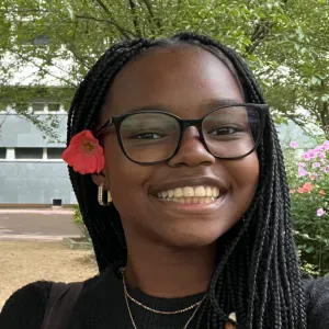 Baby-sitter motivée et souriante, faites moi confiance !