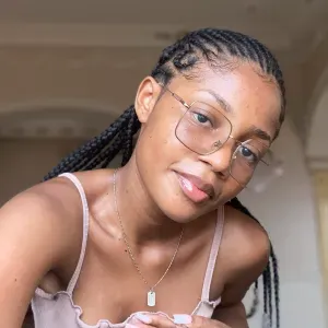 Baby-sitter sérieuse à Brest disponible dès septembre 2025 !