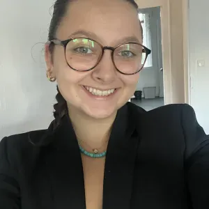 Baby-sitter sérieuse et  – week-ends, soirées et temps plein