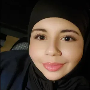 Baby-sitter douce et fiable et toujours avec le sourire 