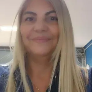 Serviço como acompanhante ou babysitter com moradia incluída