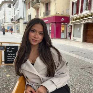 Lycéenne de 16 ans faisant du tutorat depuis 2 ans 