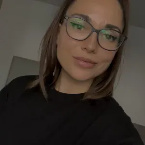 Aide à domicile. Disponible pour vous accompagner.