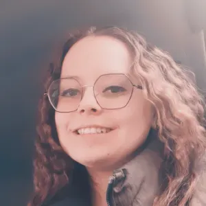 Baby-sitter, bientôt le permis, étudiante 