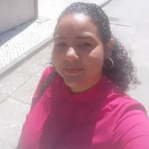 Babysitter disponível. Adoro crianças pode me contactar 