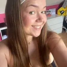 une baby sitter en or en banlieue :)