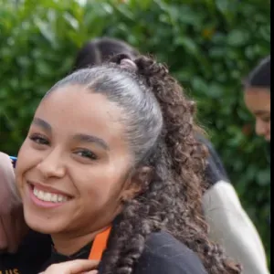 Baby-sitter expérimentée a Vanves Malakoff 