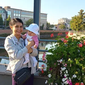 Looking for a babysitter? Contact me!