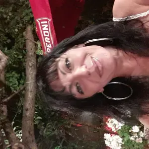 Donna delle pulizie domestiche