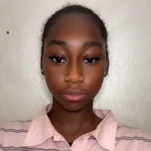 Baby-sitter dynamique et bienveillante pour vos enfants.