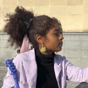 Baby-sitter saisonnier ……………….