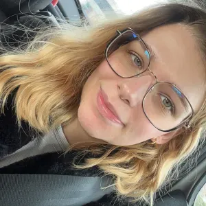 Baby-sitter fiable et bienveillante 