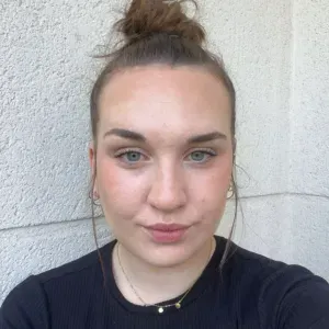 Baby-sitter venant d'Aulnay-la-Rivière