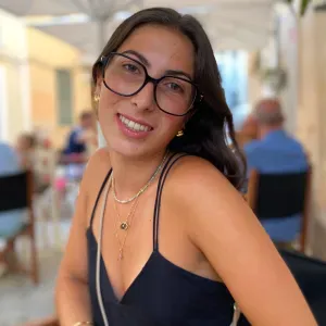 Baby sitter étudiante à la recherche d'un emploi 