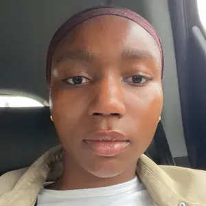 Baby-sitter disponible à Herstal