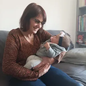 Jeune mamie baby sitter à St Just St Rambert