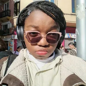 Graduada en inglés y francés nivel C2, en alemán nivel A1 