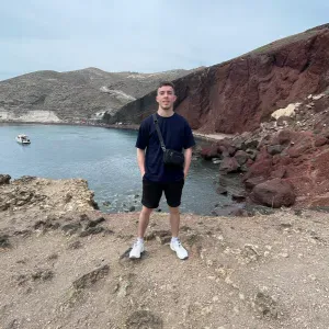 Baby-sitter flexible et disposant de beaucoup de temps ✌