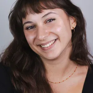 Babysitter com disponibilidade na Margem Sul