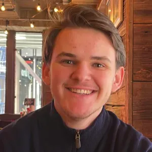 Baby-sitter à Cognac avec un début d'expérience 