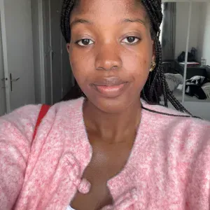 Étudiante ingénieure et baby-sitter patiente à Argenteuil
