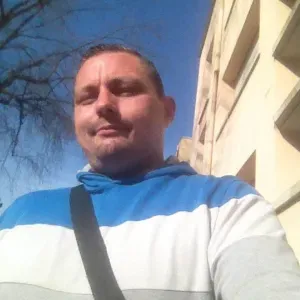 Homme d entretien qsn a Versailles 