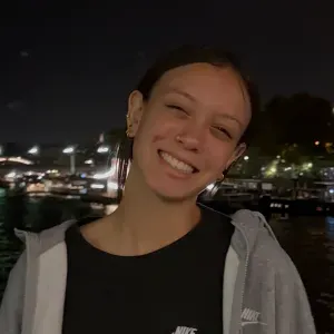 Baby-sitter de confiance, douce et responsable à Paris