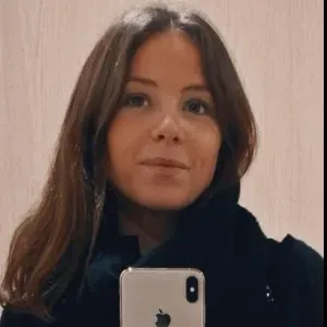 Baby-sitter disponible à Paris jour/nuit