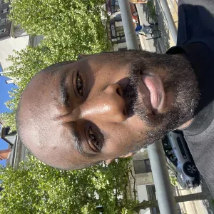 Responsible cleaner in periguex