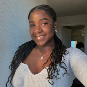 Baby-sitter patiente et douce dispo à Melun / Paris