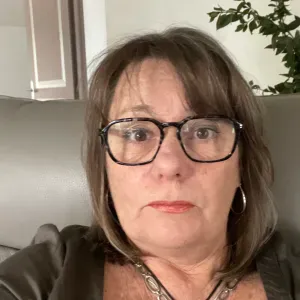 Employée de maison discrète et soignée 