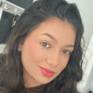 Baby-sitter com experiência por 3 anos!!