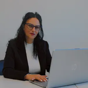 Colf ,pulizie,stiro,cucina,spesa ecc