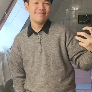 Étudiant confiant en apprentissage