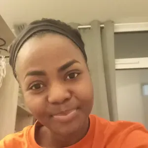 Baby-sitter expérimentée à Évry concourone 