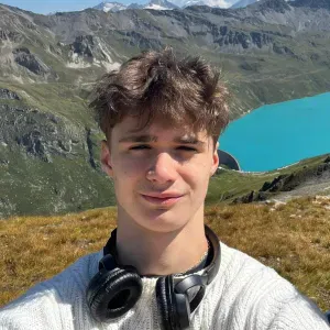 Ragazzo di 18 anni babysitter 