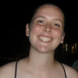 Baby-sitter libre les soirs et week-end autour de Poissy.