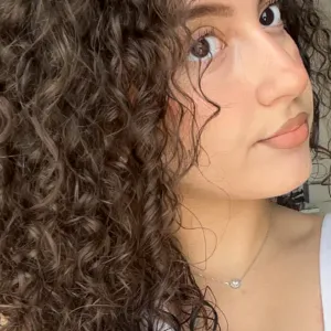 Besoin d'une baby-sitter? Étudiante disponible et sérieuse! 