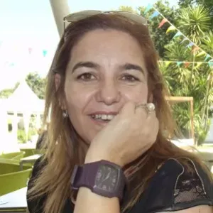 Procuro emprego como cuidadora de idosos