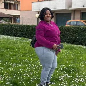 Lavoro di pulizie in officio a perignano