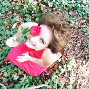 Cuidados domiciliários para um gato, apenas limpeza.