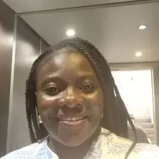 Bonjour christelle auxiliaire de vie diplômé souriante,